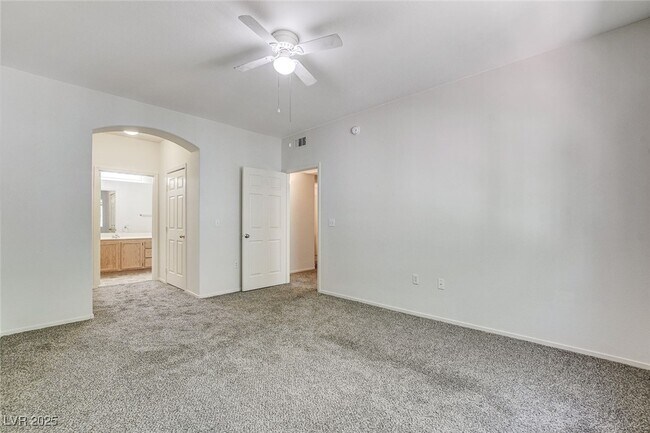 Building Photo - 1830 N Buffalo Dr