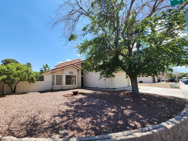 Building Photo - Gorgeous 4 Bedroom corner lot home