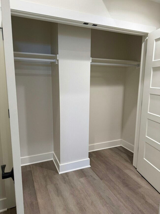 Building Photo - 106 E Erie St