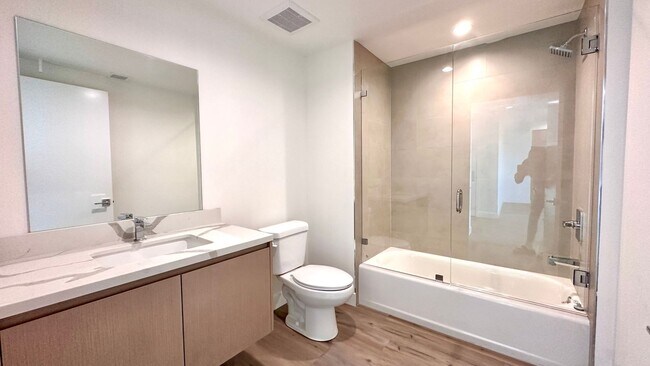 Building Photo - Affordable 1-Bedroom Top Floor Unit with M...