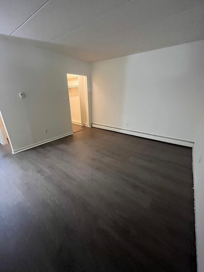 Building Photo - 1 Bd / 1 Bth Warminster Condo
