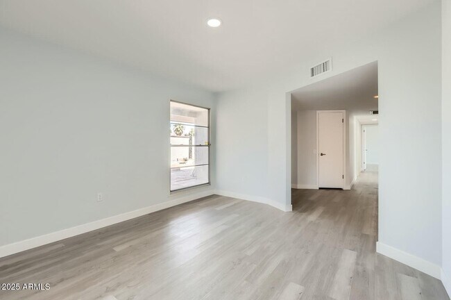 Building Photo - 12535 W Skyview Dr