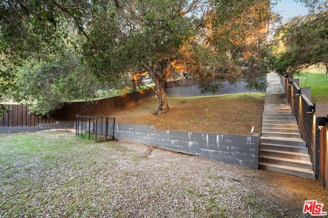 Building Photo - 28207 Laura La Plante Dr