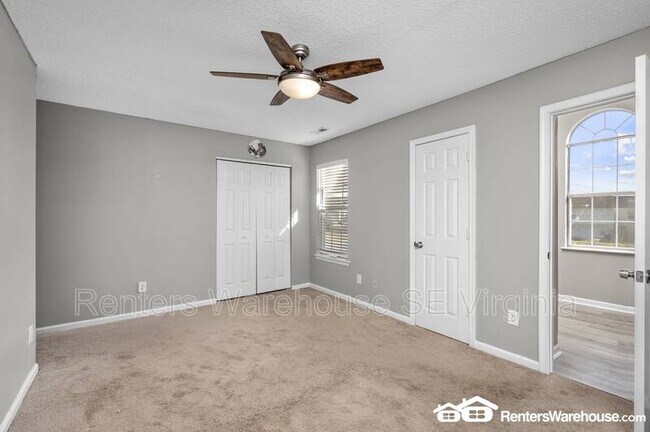 Building Photo - 688 Aylesbury Dr