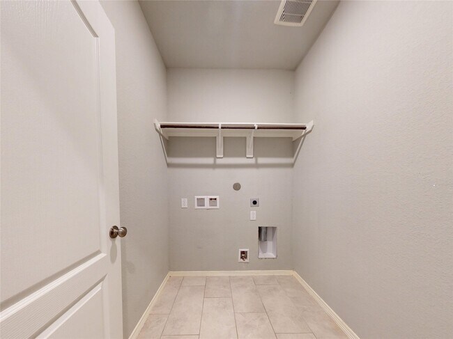 Building Photo - 24702 Crimson Pine Dr