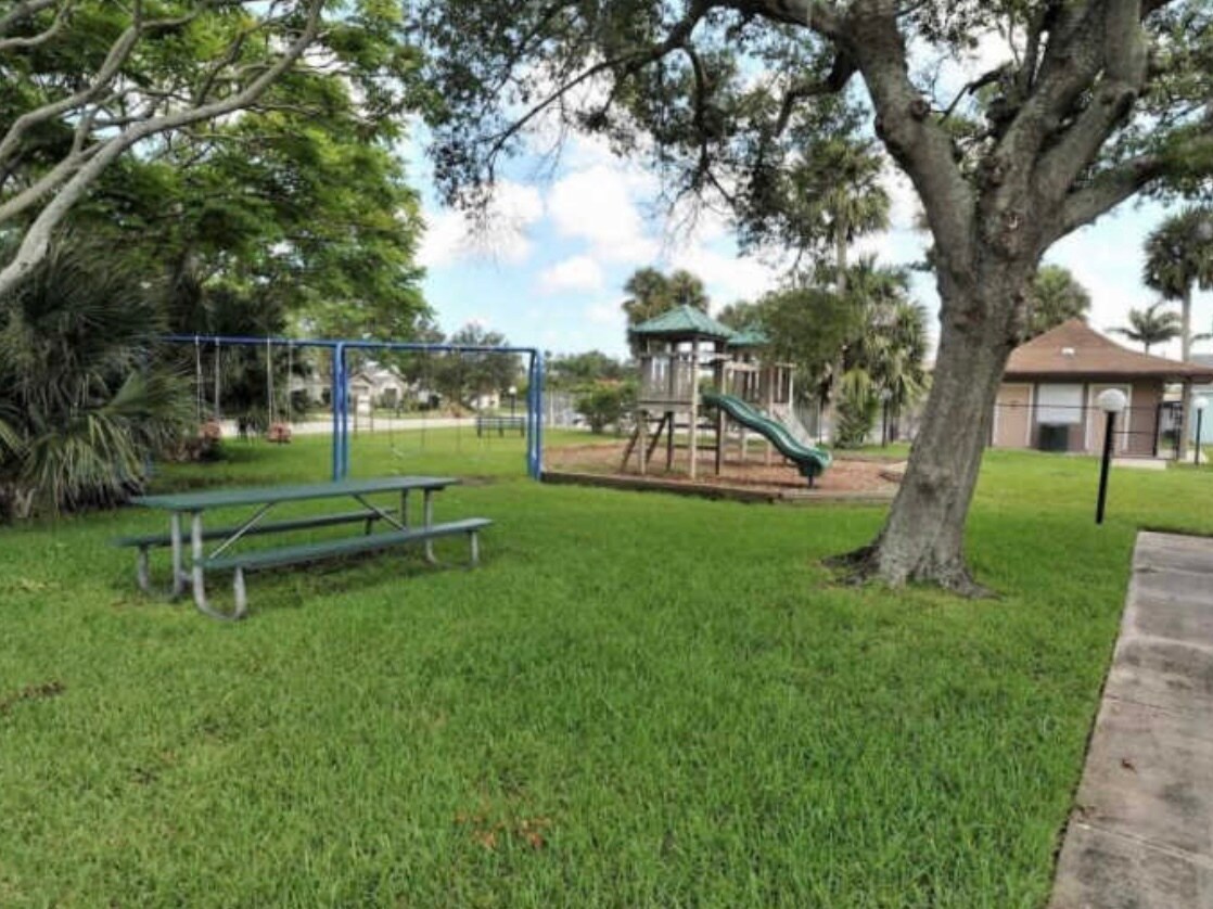 Building Photo - 3687 Driftwood Dr