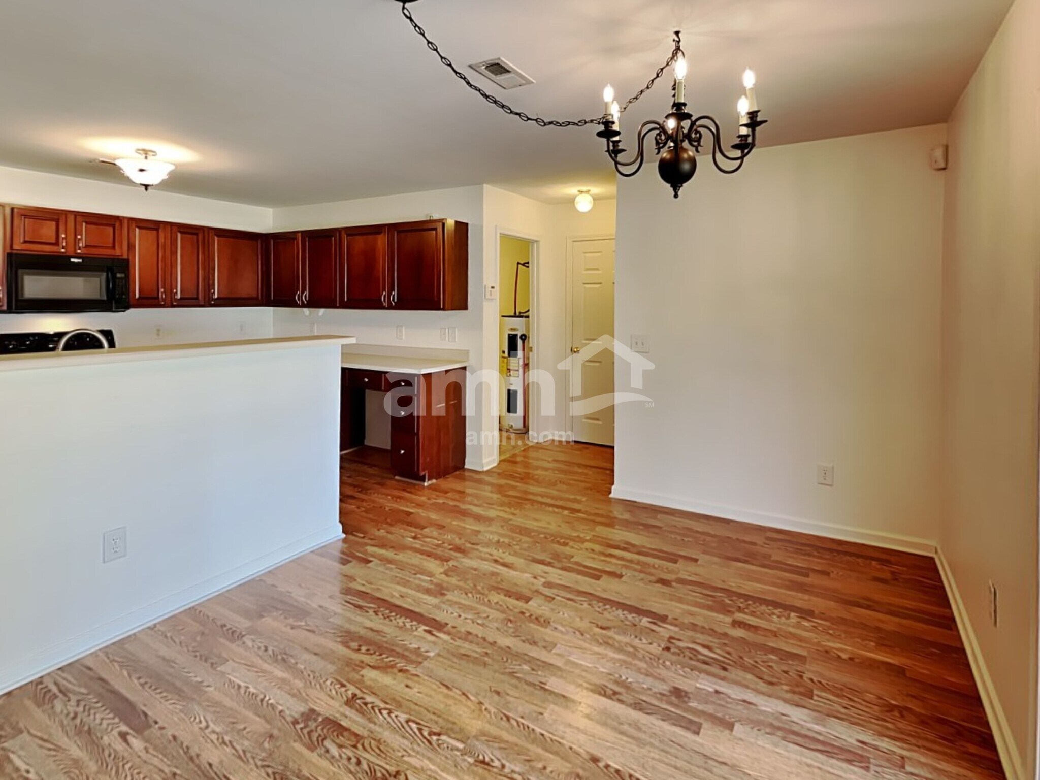 Building Photo - 1042 Vanguard Dr