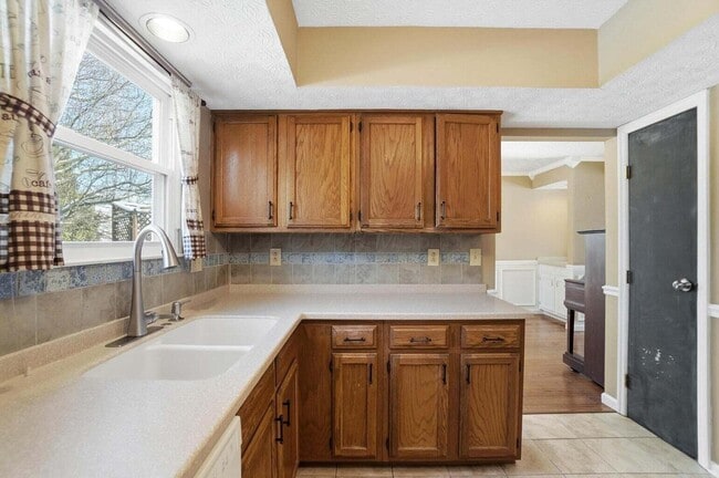 Building Photo - 1986 Sutter Pkwy