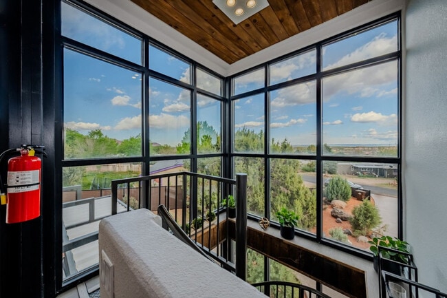 Building Photo - 736 W Rider Dr