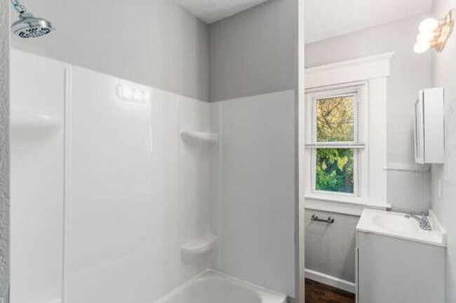 Building Photo - 360 N Garfield Ave