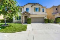 Building Photo - Beautiful 5Bdm 2.5Ba Home with Mountain Vi...