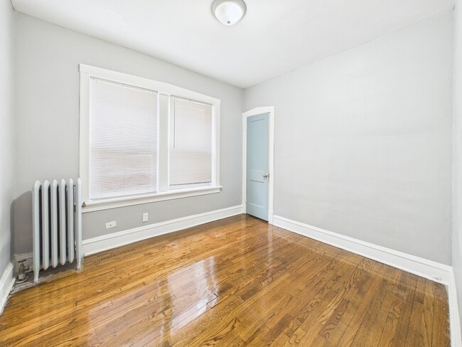 Building Photo - 7631 S Cornell Ave