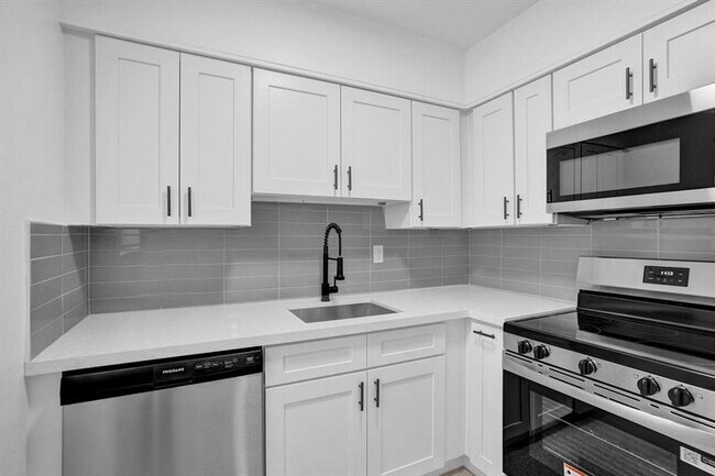 Building Photo - 1821 Middle River Dr