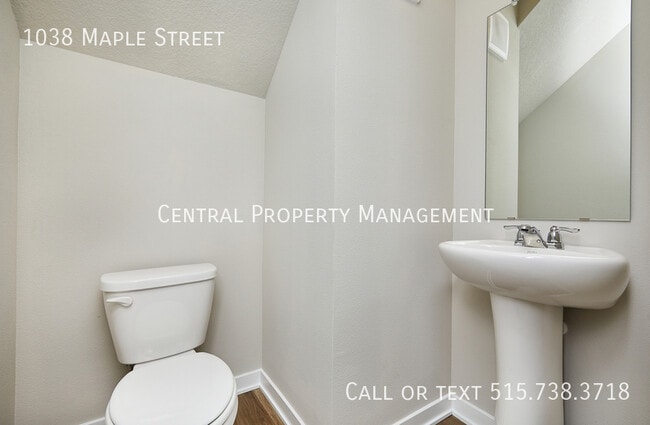 Building Photo - 1038 Maple St