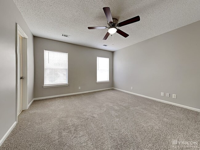 Building Photo - 165 Springway Dr