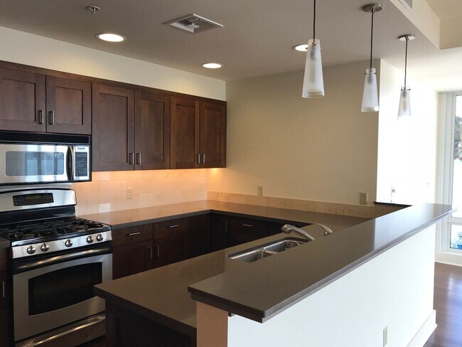 Building Photo - Perfect Sunset View Condo!!