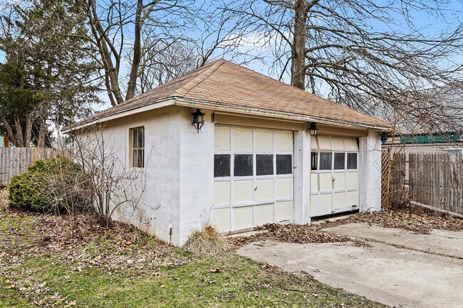 Building Photo - 530 Liberty St