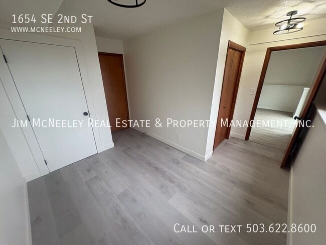 Building Photo - 1654 SE 2nd St