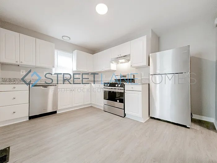 Building Photo - 205 9th Ave