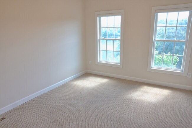 Guest Bedroom 1 - 18 Sharpstead Ln