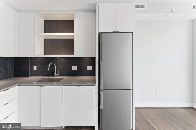 Building Photo - 1300 4th St SE