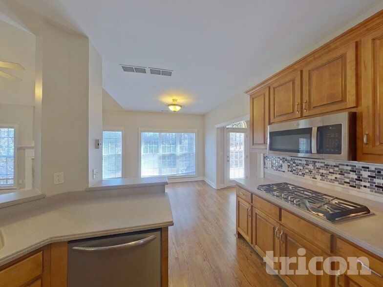 Building Photo - 1024 Eagles Brooke Dr