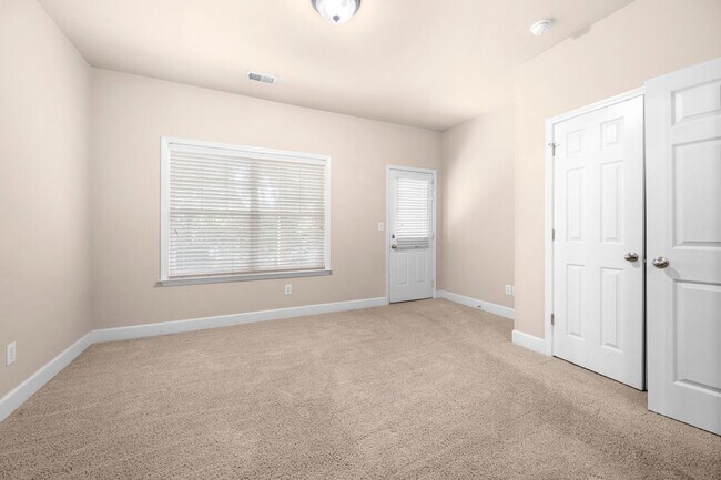 Building Photo - 2042 Cobblestone Cir NE