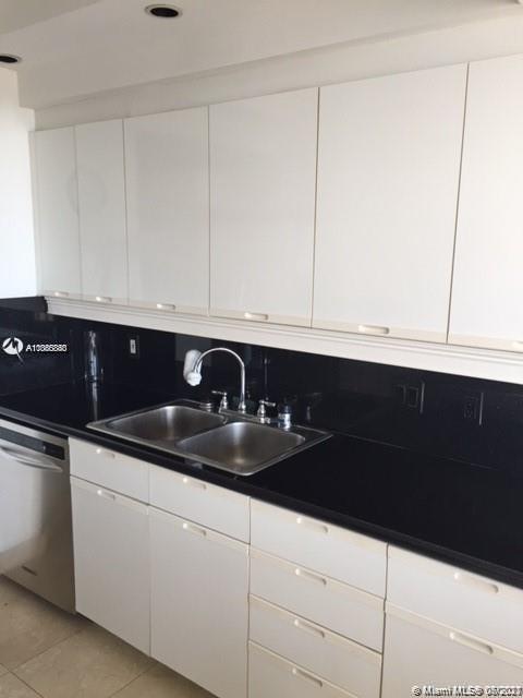 Building Photo - 2000 Island Blvd