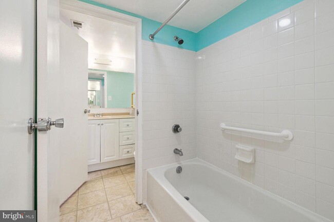 Building Photo - 2921 N Leisure World Blvd