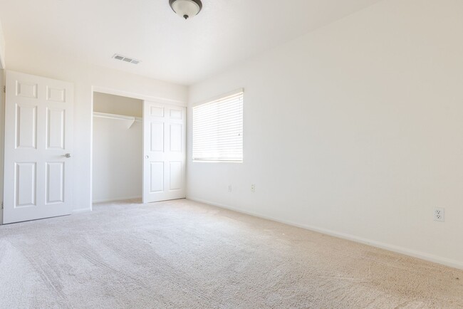 Building Photo - Stunning 4-Bedroom Home for Rent in Brawley!