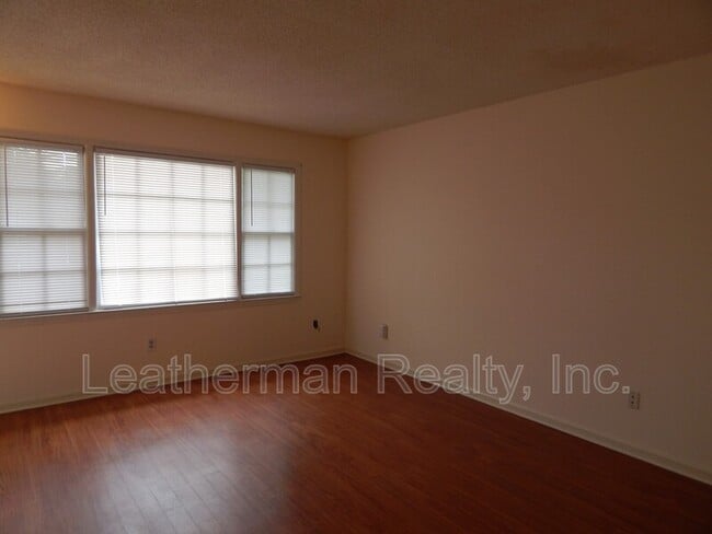 Building Photo - 738 Coventry Ln