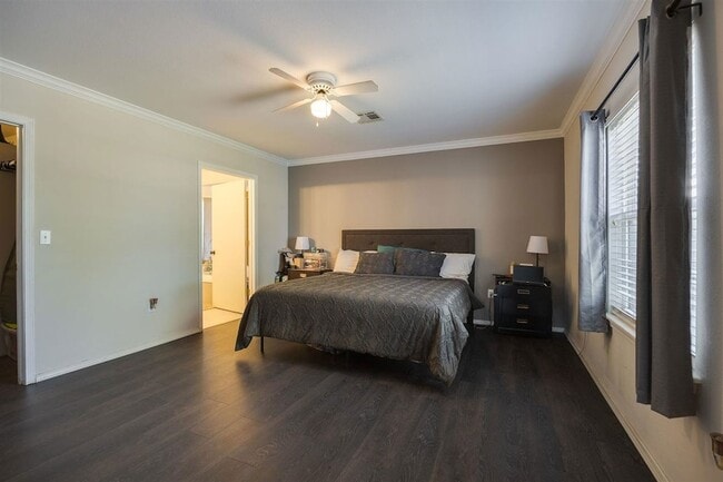 Building Photo - 205 Lincoln St