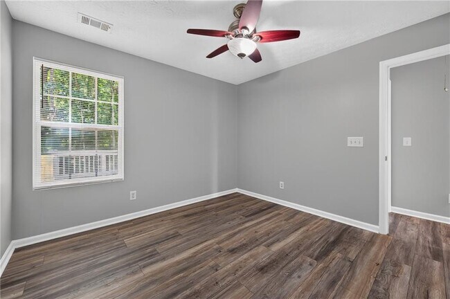 Building Photo - 437 Waterbury Way