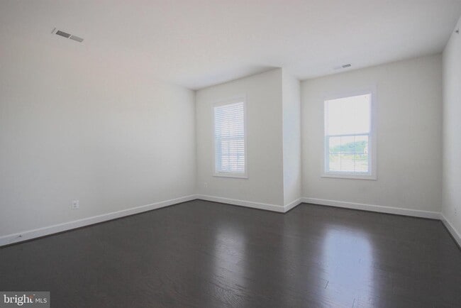 Building Photo - 10916 Fairmont Ln
