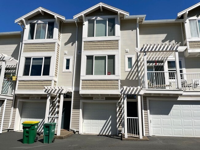 Primary Photo - Stylish 2br/2.5ba Townhome with 2-car tand...