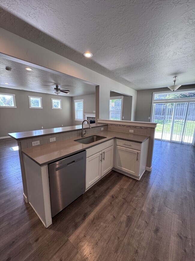 Building Photo - 9543 W Goldenpond Ct
