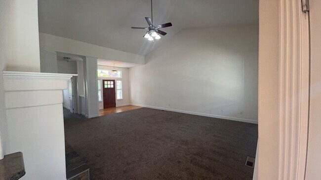 Building Photo - 2 Bed 2 Bath Home