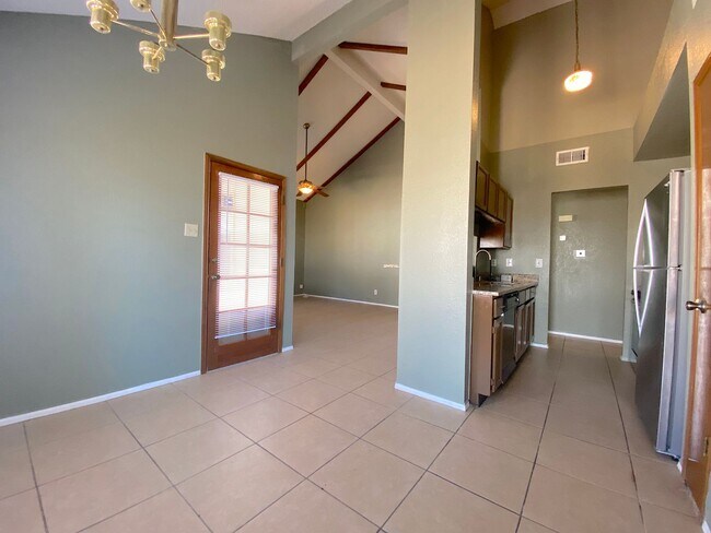 Building Photo - Northeast El Paso 3 bed2 bath