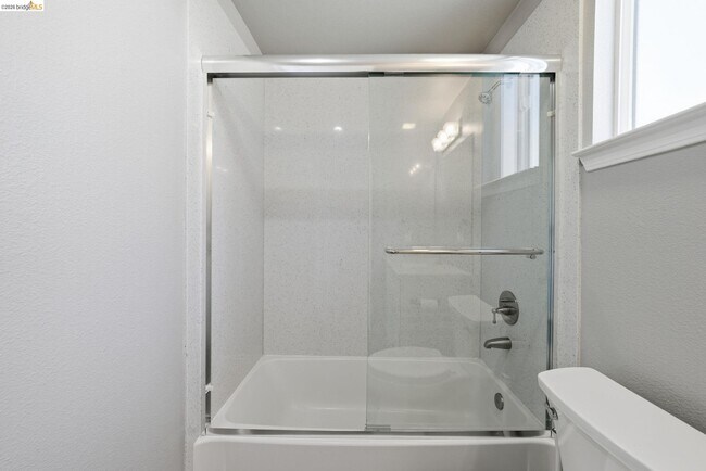 Building Photo - 817 Estancia Ter