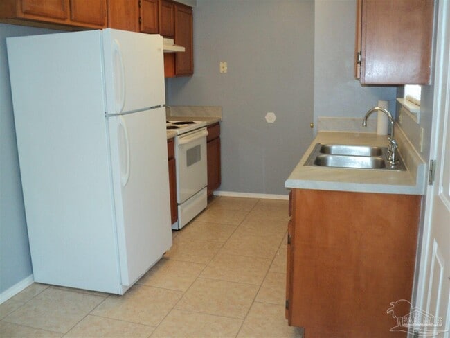 Building Photo - 417 Oak Knoll Ln