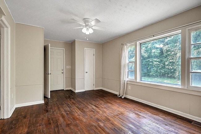 Building Photo - 707 Tuggle Hill Rd