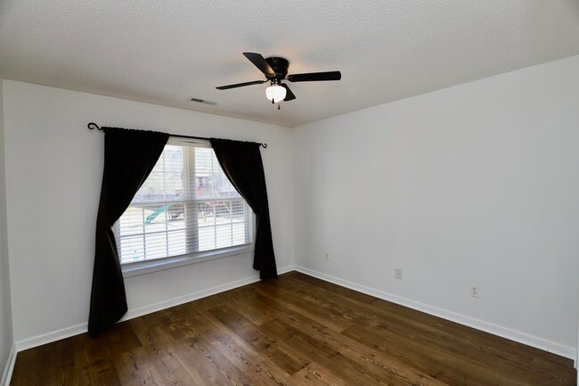 Building Photo - 3065 Temple Rd