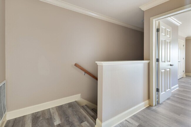 Building Photo - 4316 Summercrest Blvd