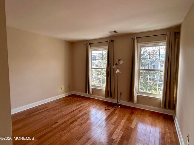 Building Photo - 82 3rd St