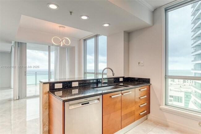 Building Photo - 3535 S Ocean Dr