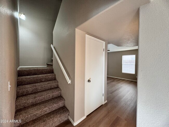 Building Photo - 10453 N 76th Dr