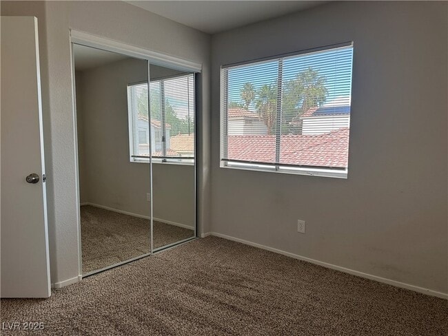 Building Photo - 2427 Cliffwood Dr