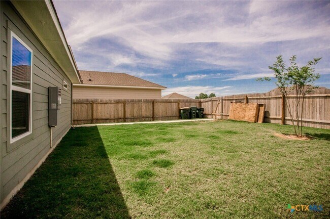 Building Photo - 242 Mossycup Dr