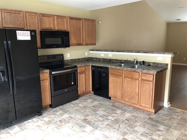 Building Photo - 40 Old Mill Rd