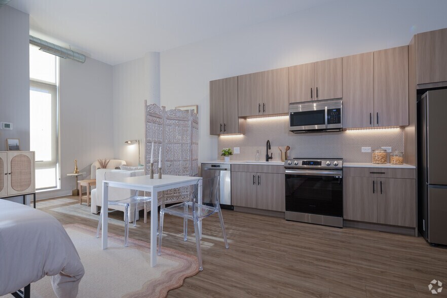 Studio - 550SF - CADENCE APARTMENTS